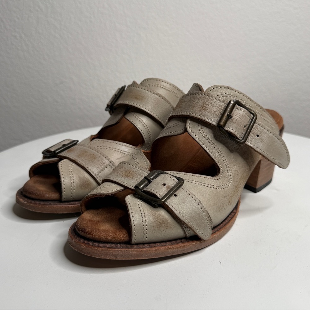 Freebird by Steven Caprice Cream Leather Buckle Strap Distressed Sandals Size 9 - Picture 2 of 7